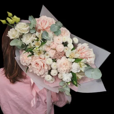 Молекула нежных роз