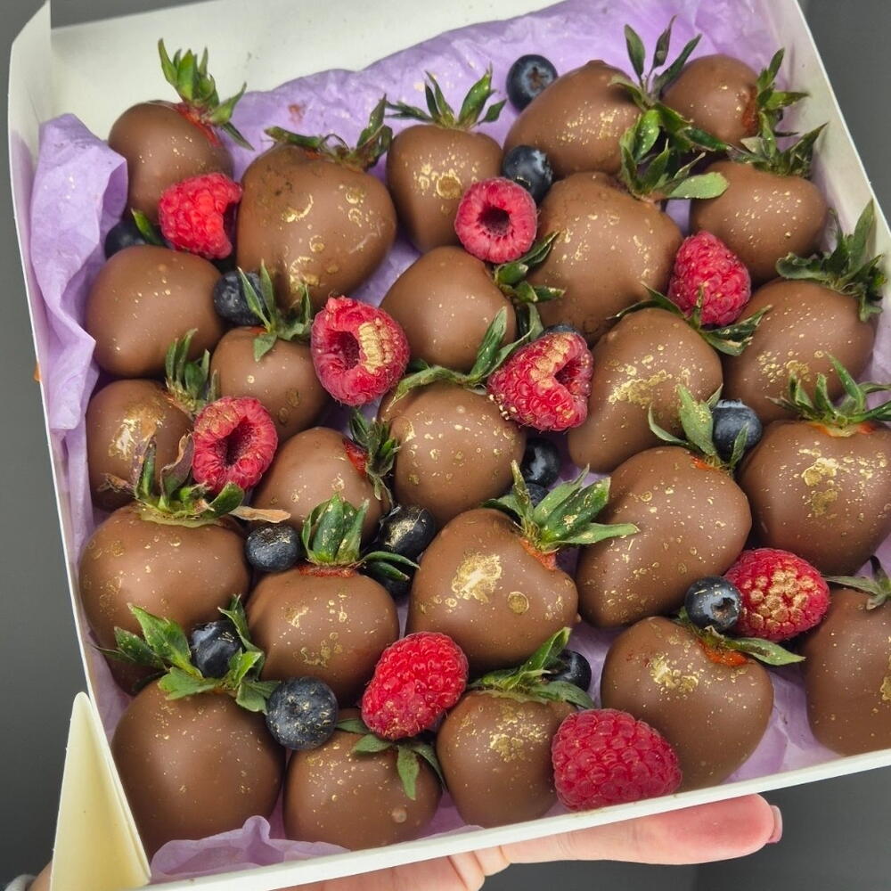 🍓  клубника в шоколаде с малиной — дополнительная фотография