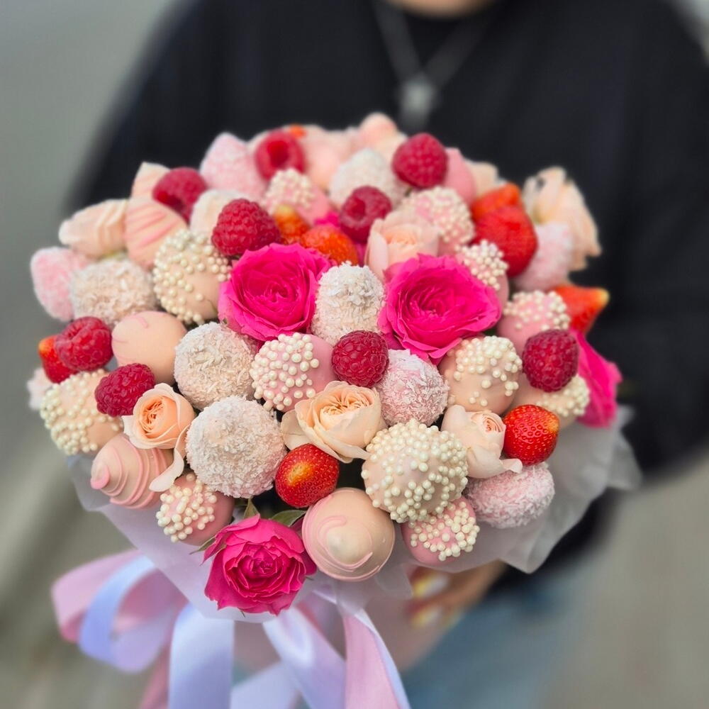 Клубника 🍓 и цветы — дополнительная фотография