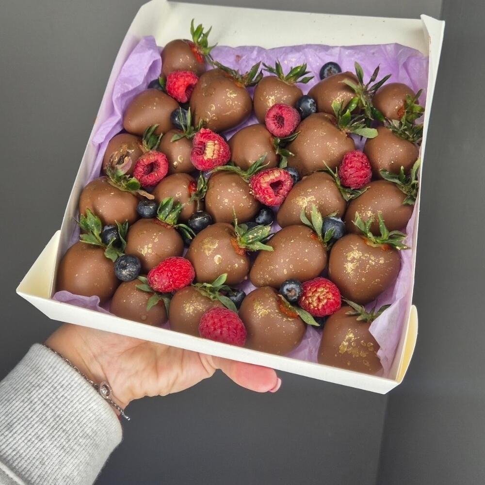 🍓  клубника в шоколаде с малиной — дополнительная фотография